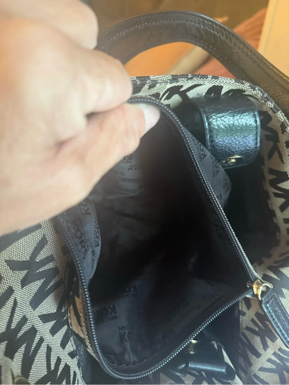 Michael Kors Ludlow Signature, Canvas and leather shoulder bag